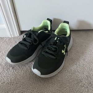 Under Armor Black and Green Running Sneaker
